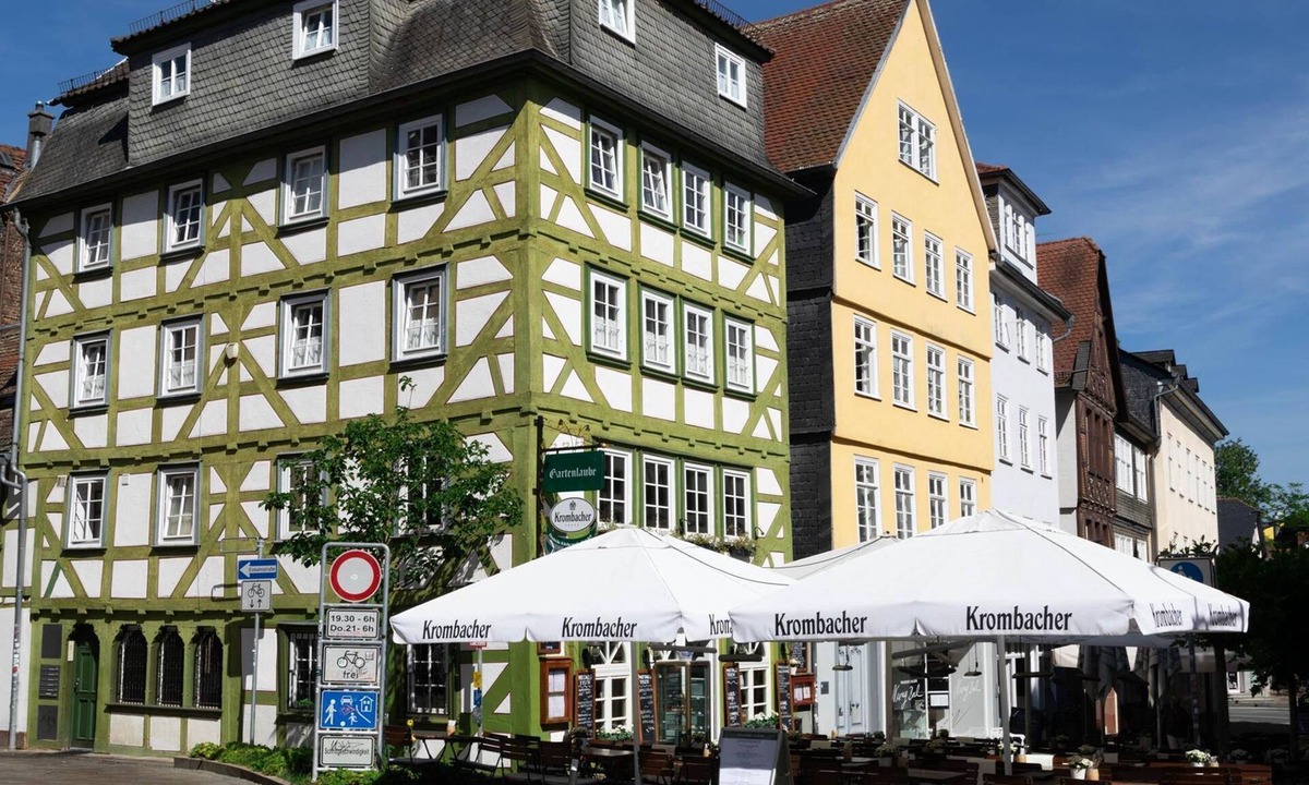Marburg Apartment | Double room 8 with bathroom in the hallway - Gartenlaube Marburg