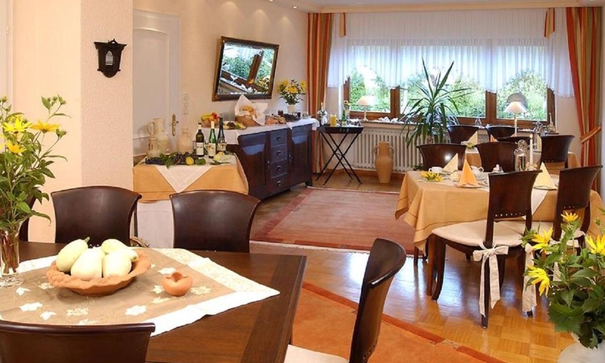 Leiwen Bed & Breakfast | Double room bath/WC, room 5 - Ferienweingut Jostock-Hermes