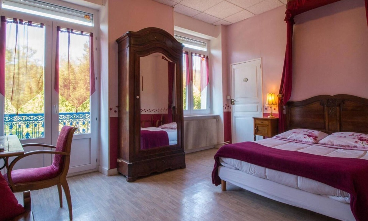 Saint-Affrique House | Double room-Comfort-Ensuite with Shower-1