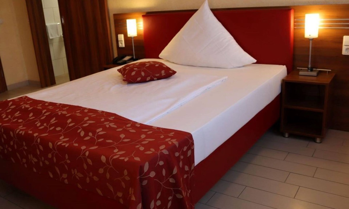 Meuspath House | Double room for single occupancy - Land-gut-Hotel am Ring