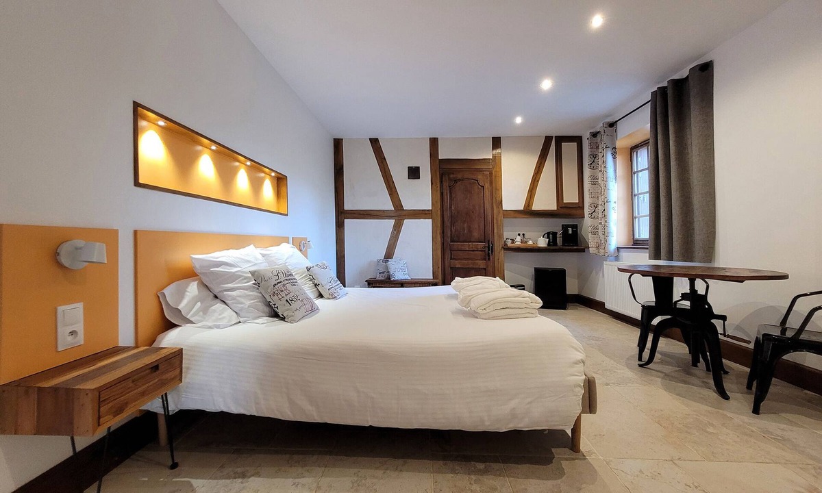 Eguilly Bed & Breakfast | Double room-Luxury-Ensuite-Garden view-Avec Sauna