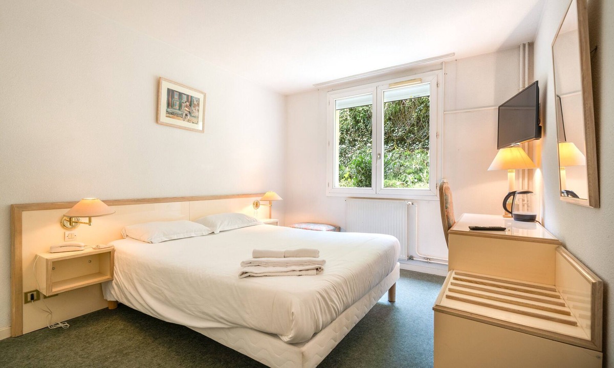 Bessenay Apartment | Double Room Nº103 Clos des Monts Lyonnais