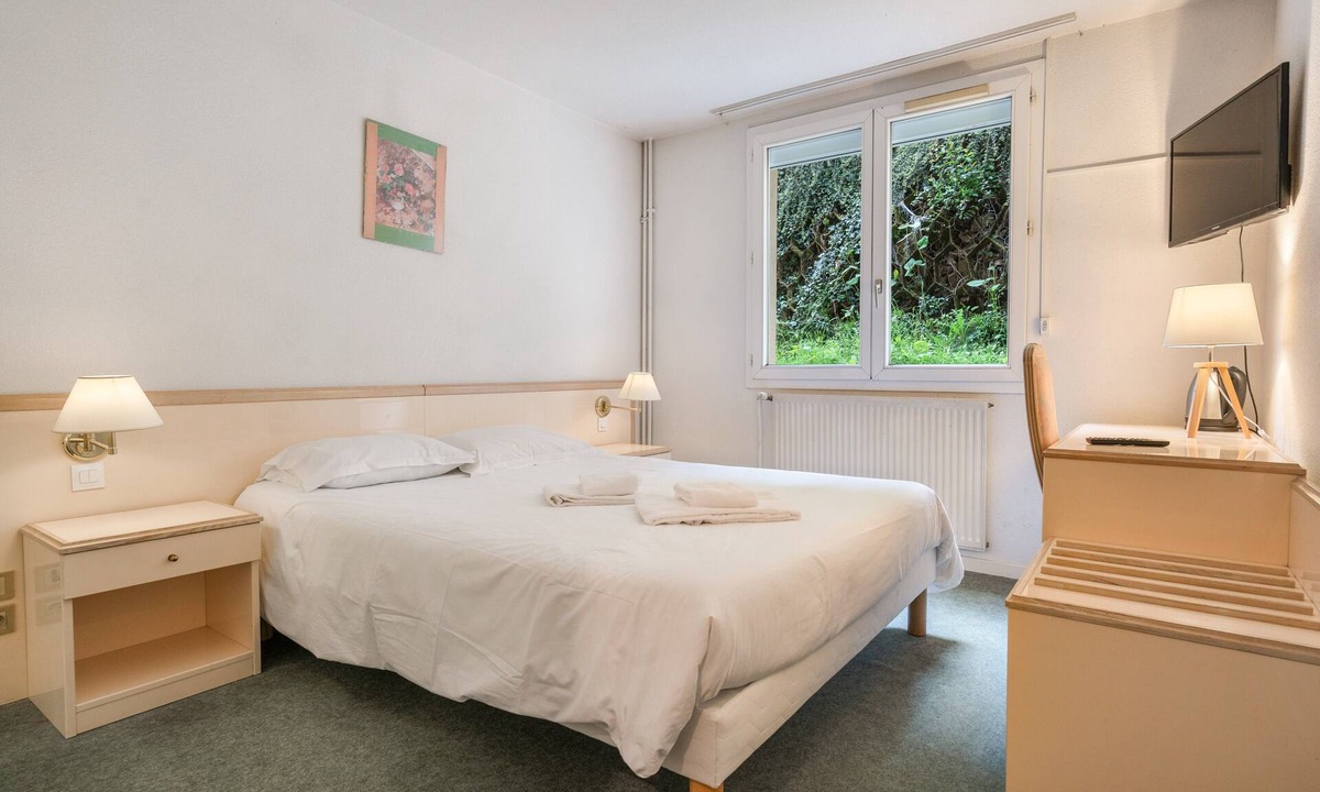 Bessenay Apartment | Double Room Nº105 Clos des Monts Lyonnais