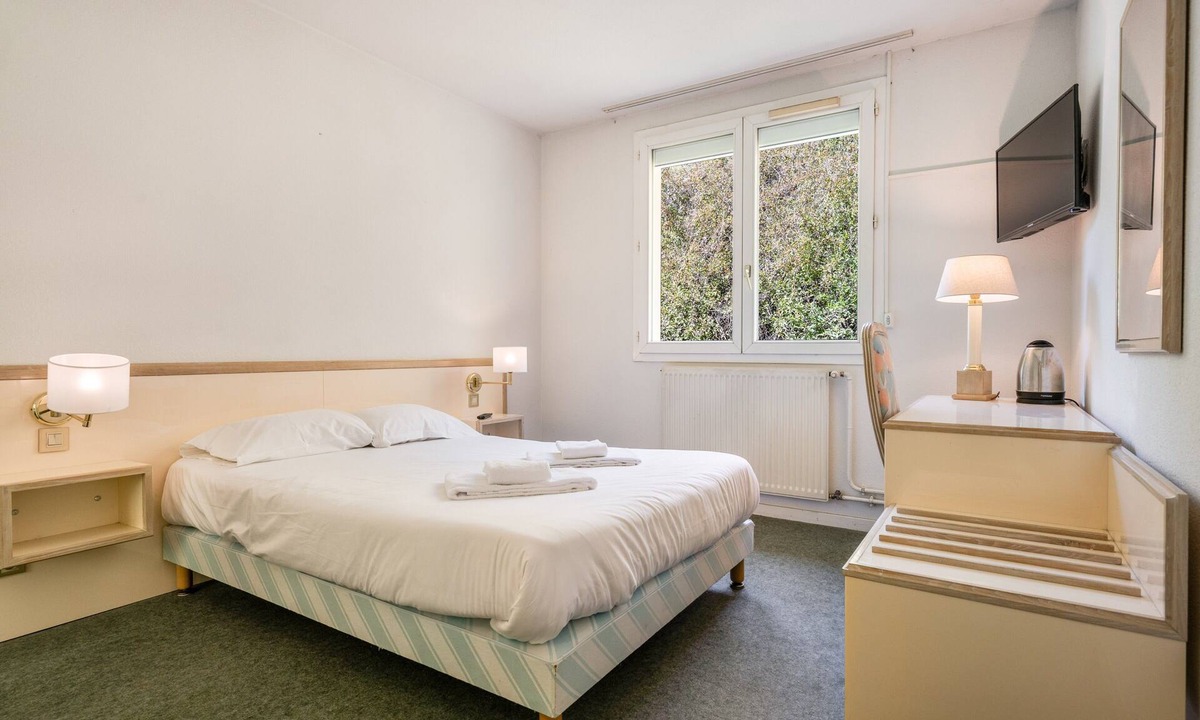 Bessenay Apartment | Double Room Nº203 Clos des Monts Lyonnais