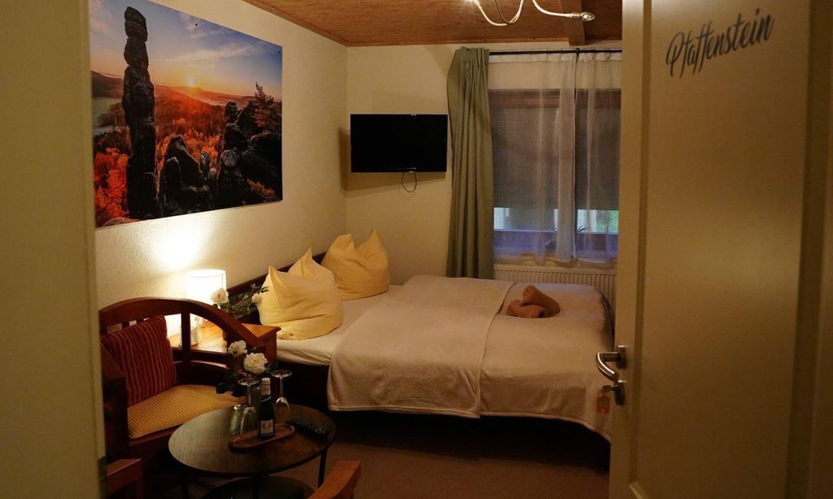 Gersdorf Bed & Breakfast | Double room PFAFFENSTEIN - WITHOUT breakfast - - Pension Zum historischen Kalkwerk