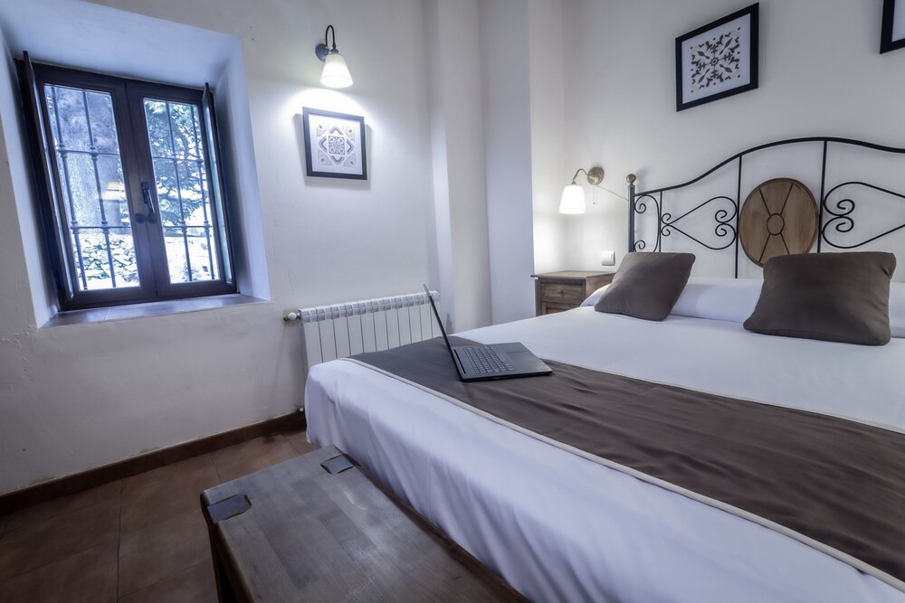 Cercedilla House | Double room Posada Peña Pintada by Vivere Stays