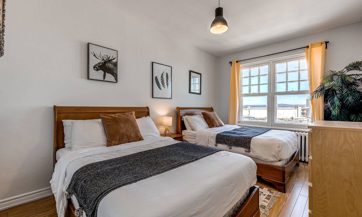 Old Quebec Apartment | Double room river view