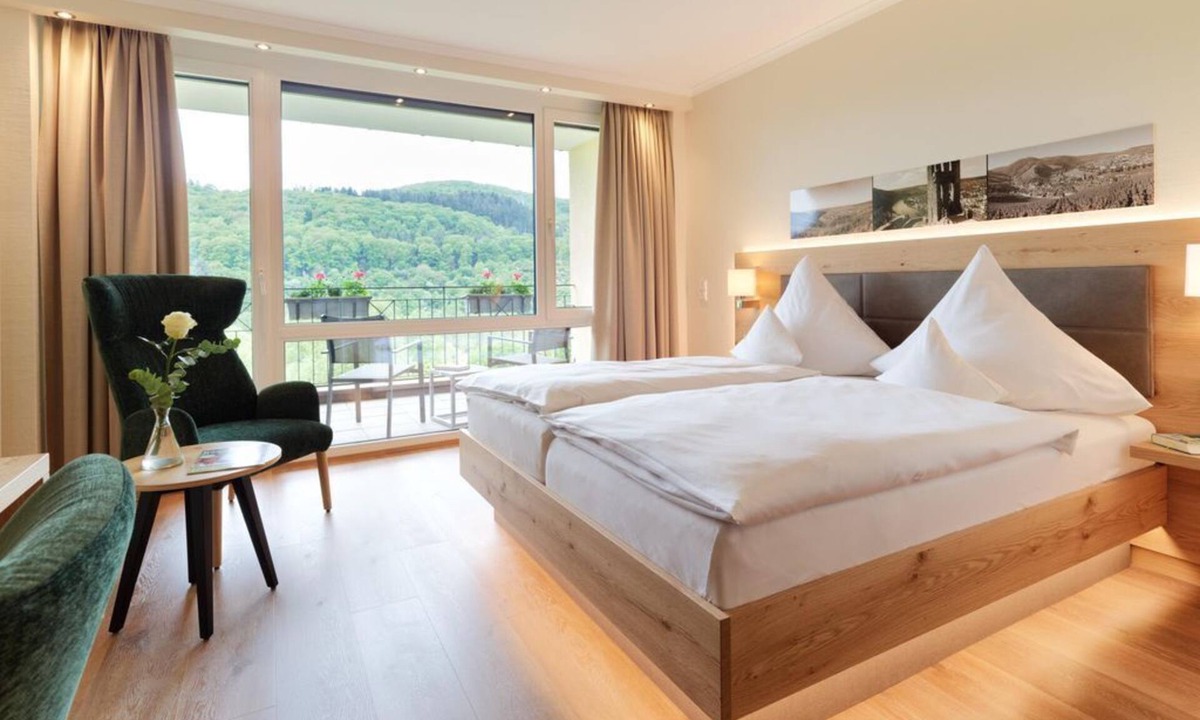 Eitelsbach House | Double Room Shower/WC Herrenberger Double Room - Hotel-Weingut Weis