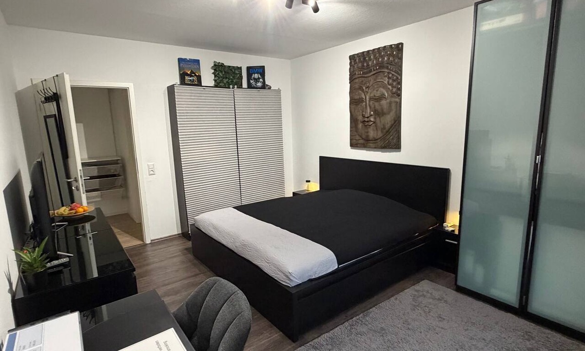 Region Hannover District Apartment | Double Room with Private Bathroom and Separate Entrance
