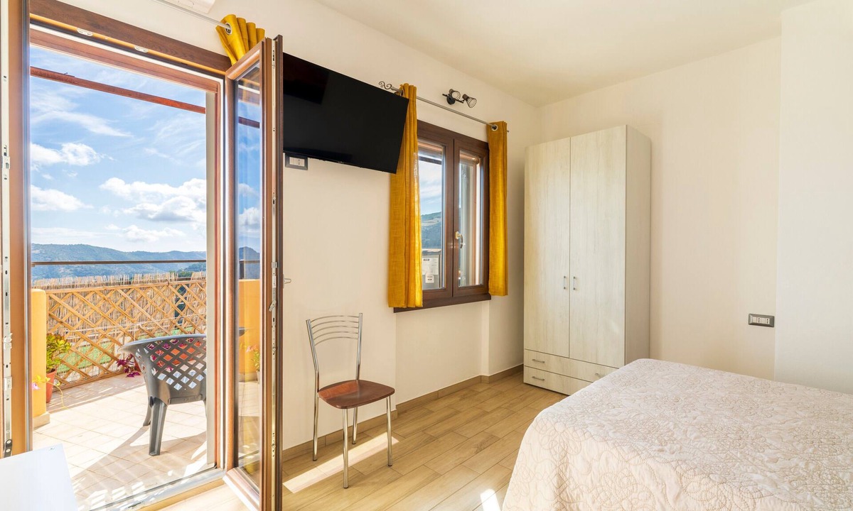 Jerzu Apartment | Double Room with Private Bathroom and Panoramic Terrace