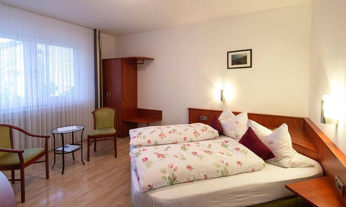 Trittenheim Bed & Breakfast | Double room with shower and toilet - Ferienweingut Monzel