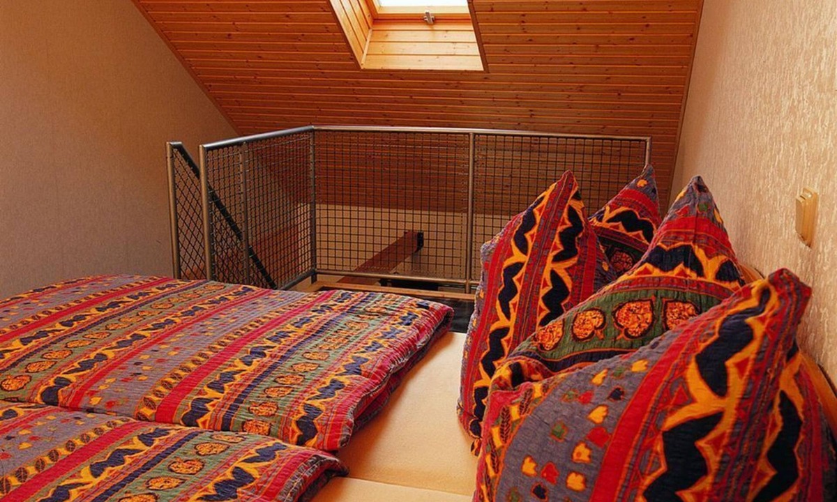 Kluesserath Bed & Breakfast | Double room with shower and WC - Ferienweingut Herres