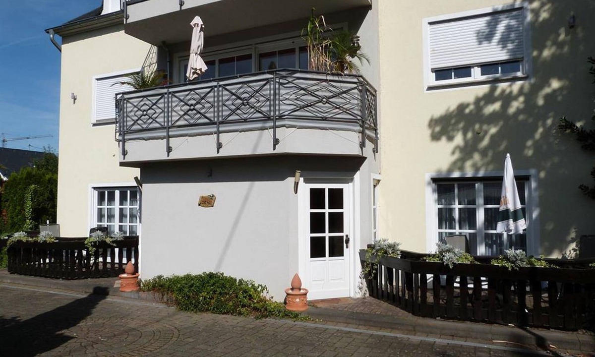 Mehring Apartment | Double room with shower and toilet - Winzergasthof "Zum Kellerstübchen"
