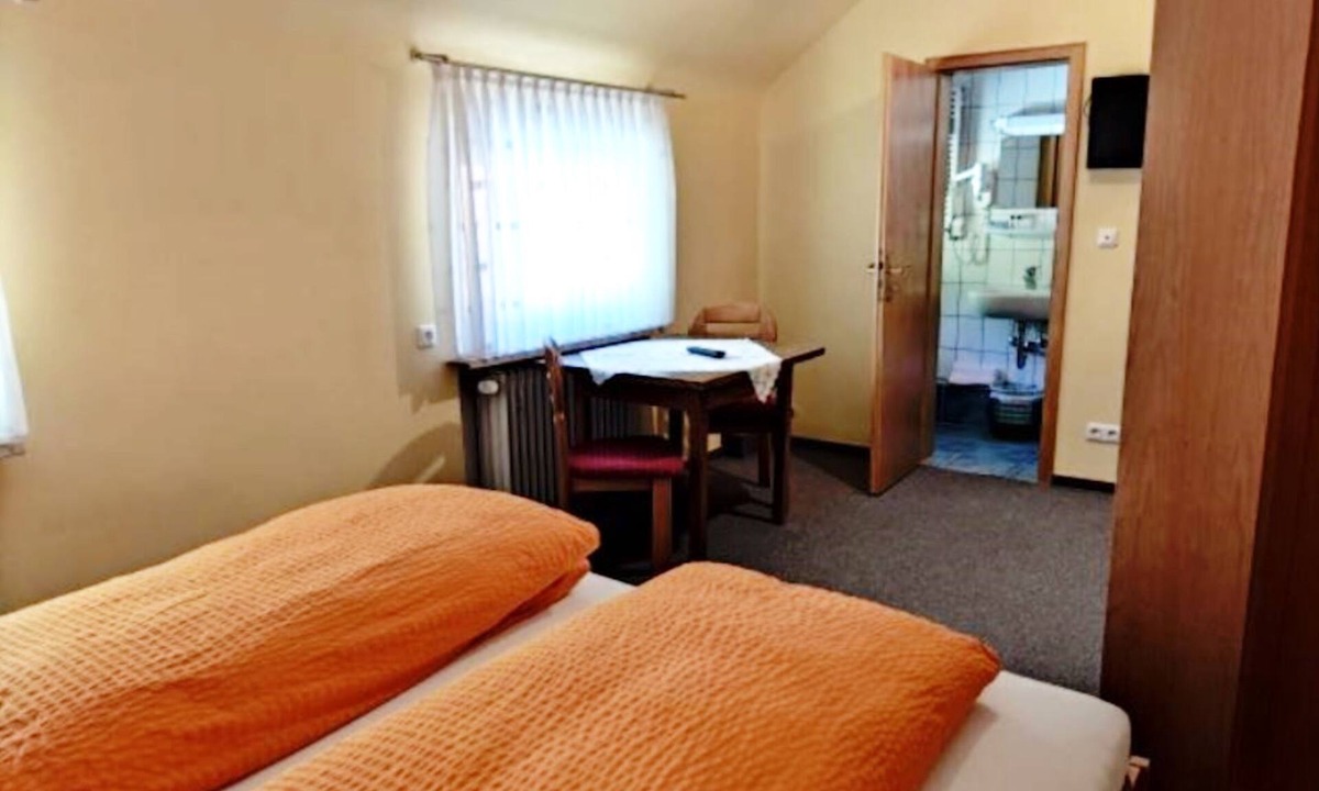 Beerfelden Bed & Breakfast | Double room without balcony 06 - Gasthaus Zum Pälterwald