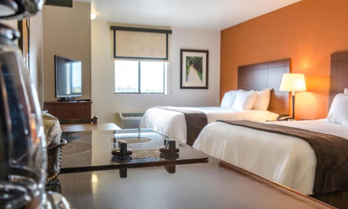 Jamestown Hotel | Double the Space! 2 Units w/Kitchens Near Frontier Village