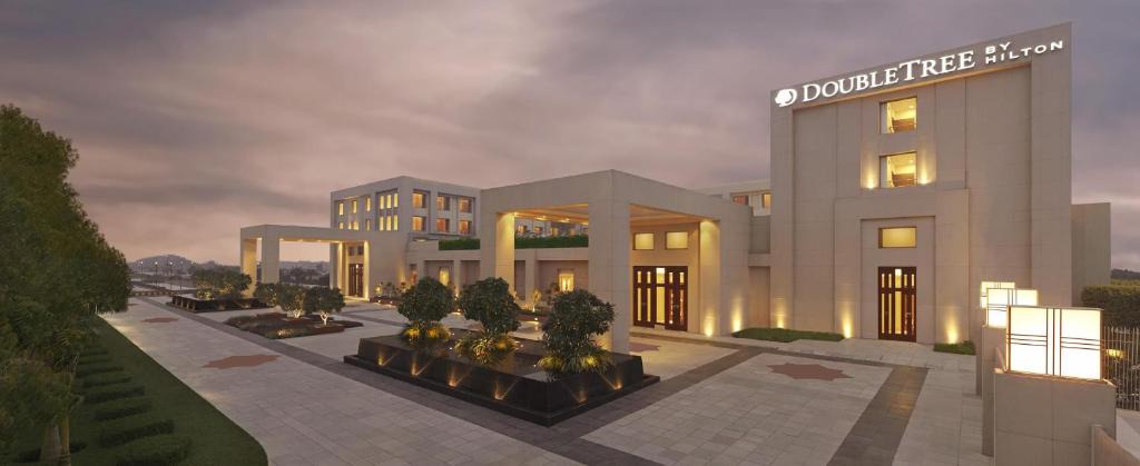 Basai Hotel | DoubleTree by Hilton Agra