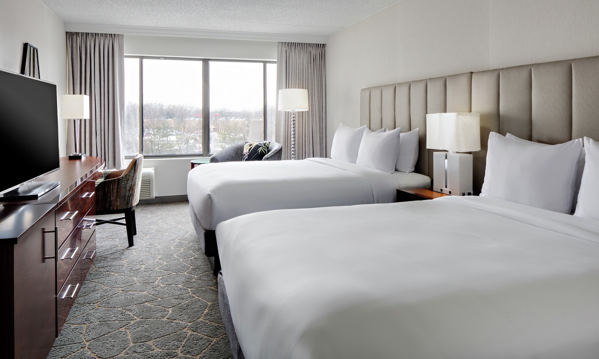 Fairfield Hotel | Doubletree by Hilton Fairfield Hotel & Suites