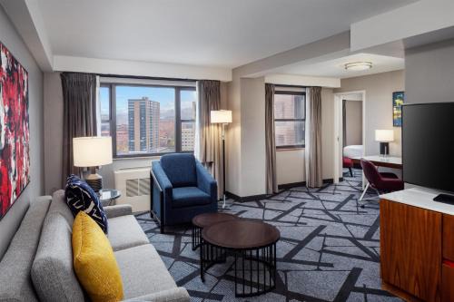 Downtown Pittsburgh Hotel | DoubleTree by Hilton Hotel & Suites Pittsburgh Downtown