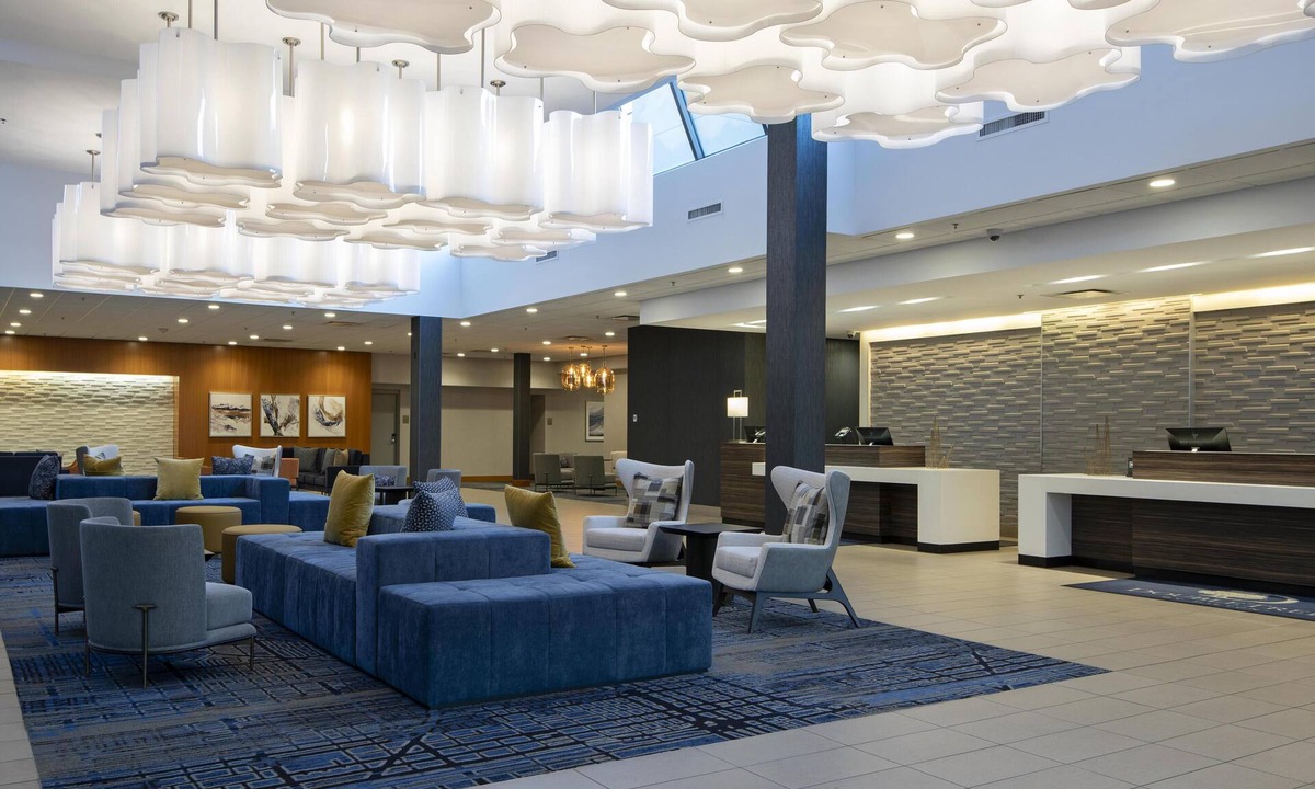 Jasper Place Hotel | DoubleTree by Hilton Hotel West Edmonton