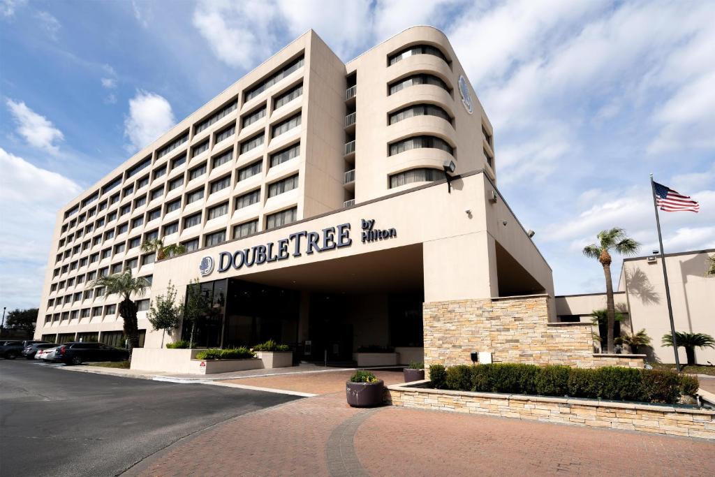 Southeast Houston Hotel | DoubleTree by Hilton Hotel Houston Hobby Airport
