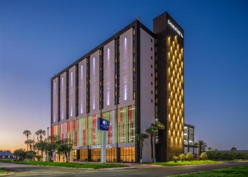 Western Division Hotel | DoubleTree by Hilton Laredo