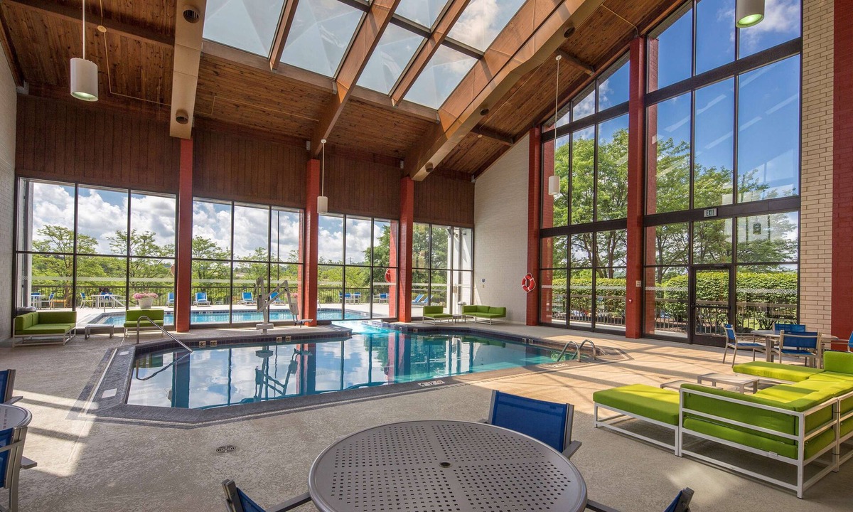 Mars Hotel | DoubleTree by Hilton Pittsburgh - Cranberry