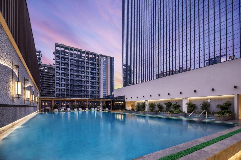 Longhua District Hotel | Doubletree By Hilton Shenzhen Longhua Shenzhen North Railway Station