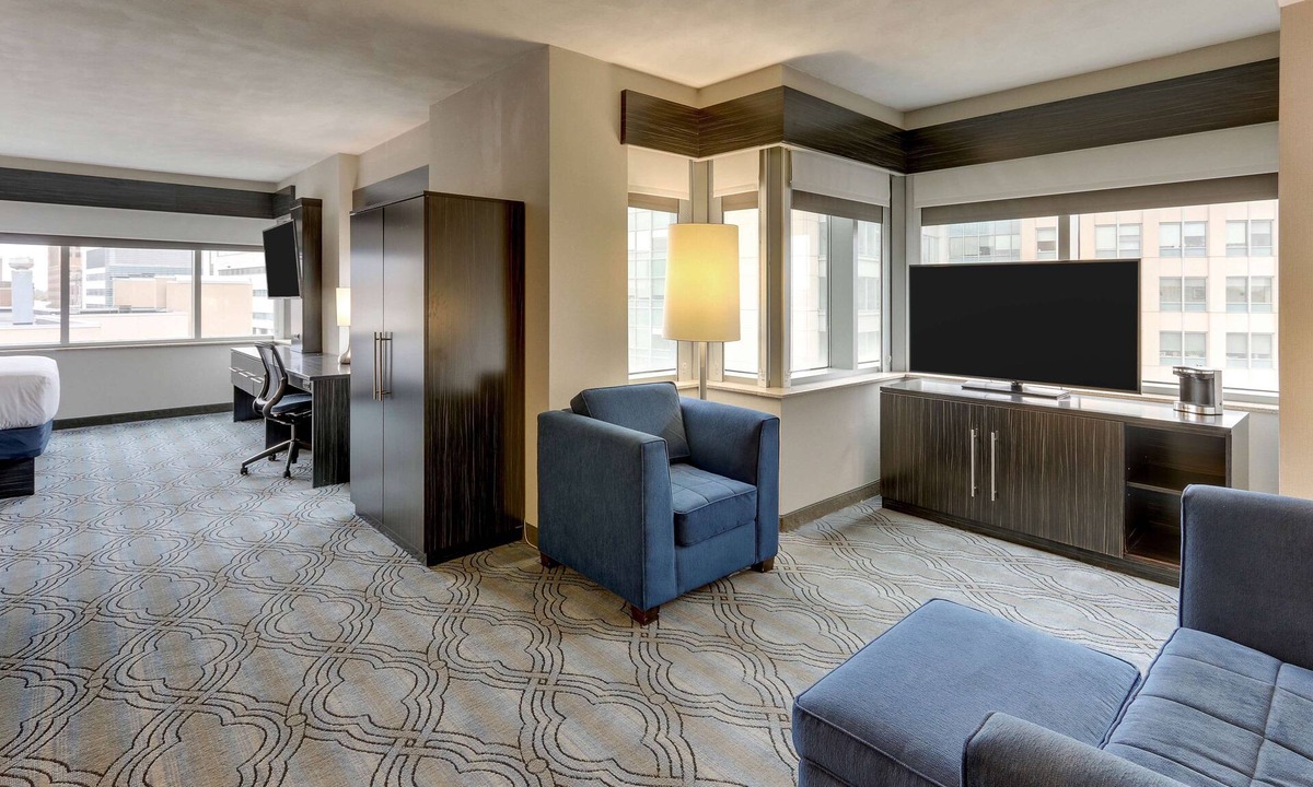 Central West End Hotel | DoubleTree by Hilton St. Louis Forest Park
