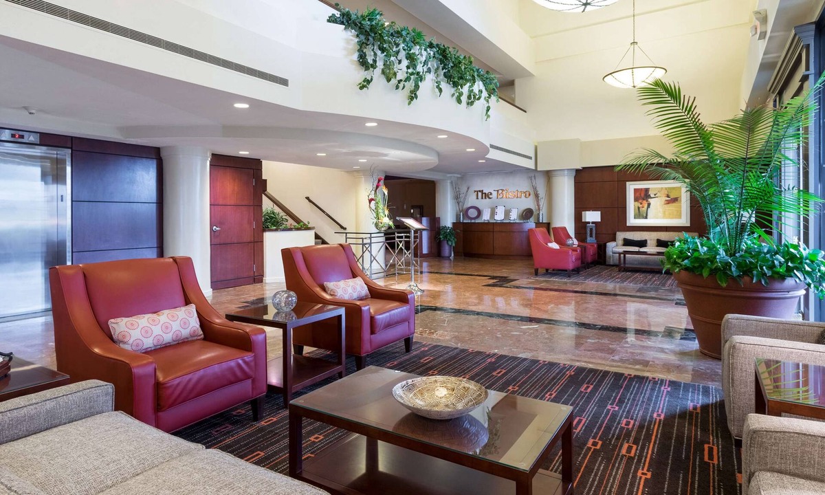 Sharonville Hotel | DoubleTree Suites by Hilton Hotel Cincinnati - Blue Ash