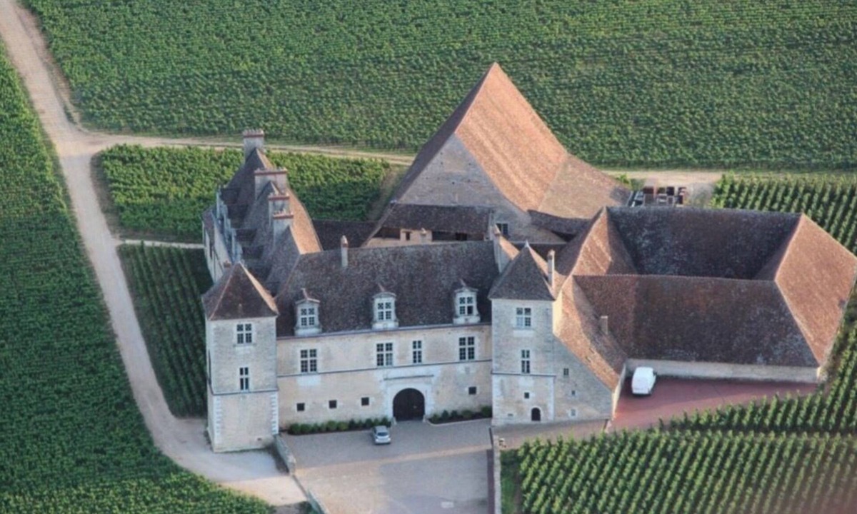 Nuits-Saint-Georges House | DOUCE NUITS