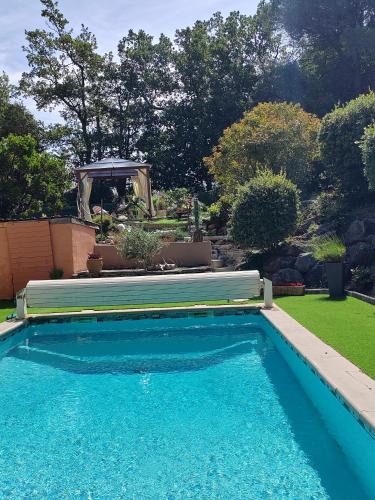 Saint-Andre-d'Olerargues Villa | Douceur du Sud , villa privée avec piscine et jeux de café
