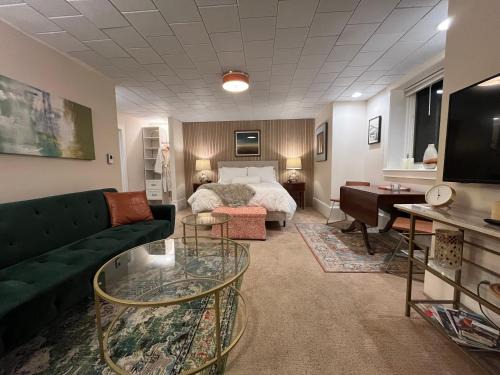 Laurelhurst Apartment | Dougan Suites