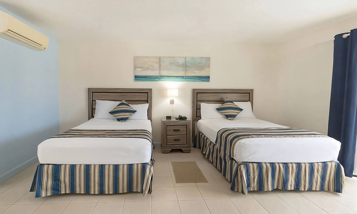 Dover Apartment | Dover Beach and Turtle Beach Tour! 4 Kid-friendly Units w/Balcony! FREE Parking
