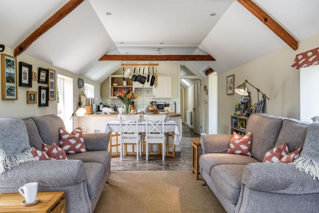 North Perrott House | Downclose Piggeries