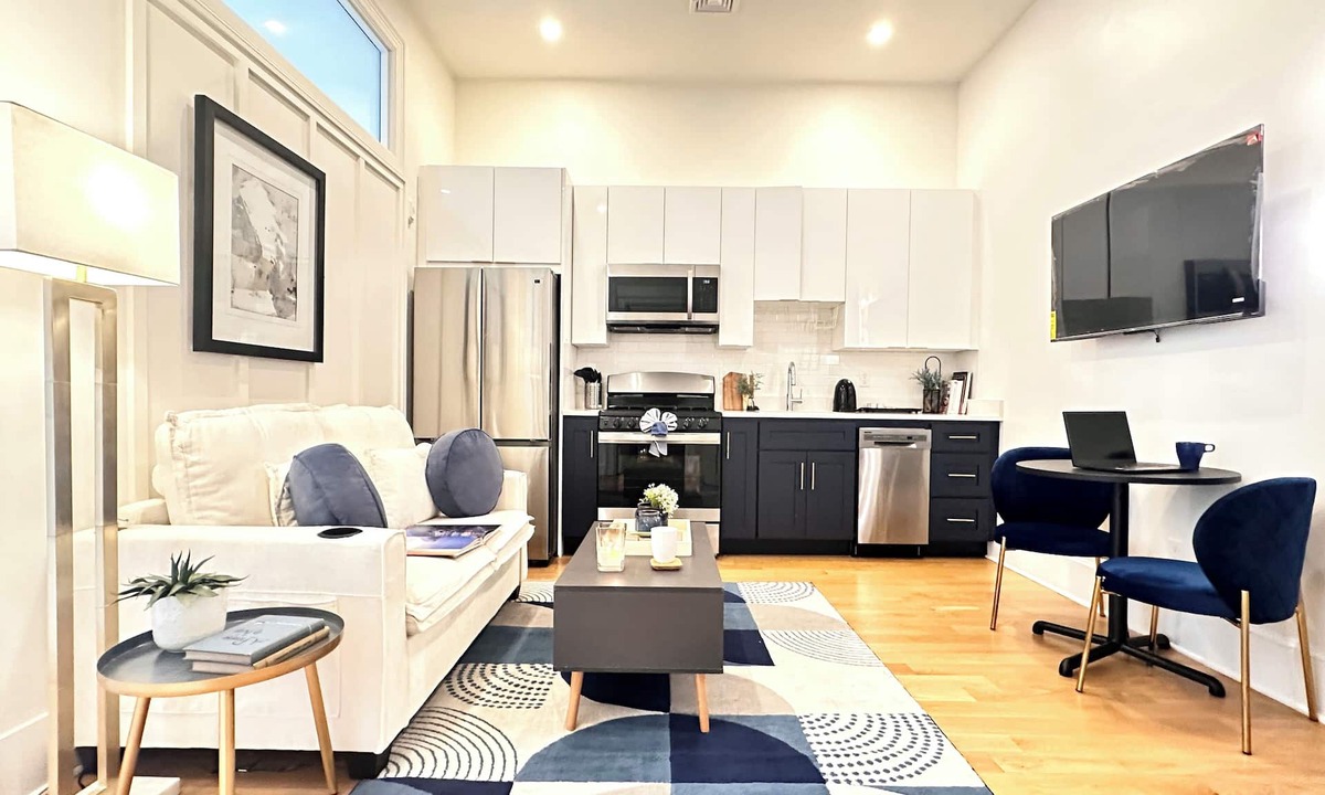 Downtown Apartment | Downtown 1BR Apartment with Private Kitchen, Walk to PPAC & Convention Center