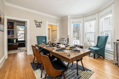 Brewers Hill House | Downtown-2 King Beds-hot tub-Double Shower-Parking