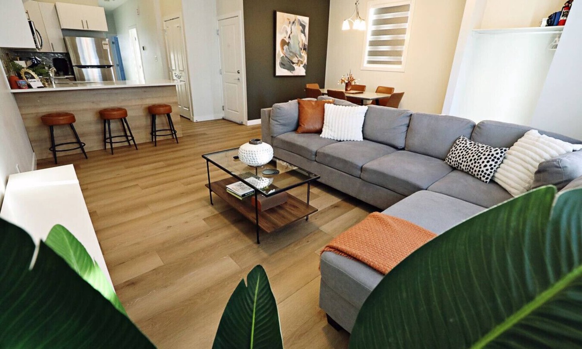North Central Edmonton House | Downtown 5 Bedroom |A/C|Rogers|Commonwealth|EXPO