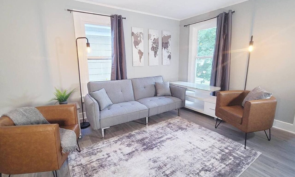 Fort Wayne Apartment | Downtown-Adjacent 2BR Apartment | Pet Friendly Stay