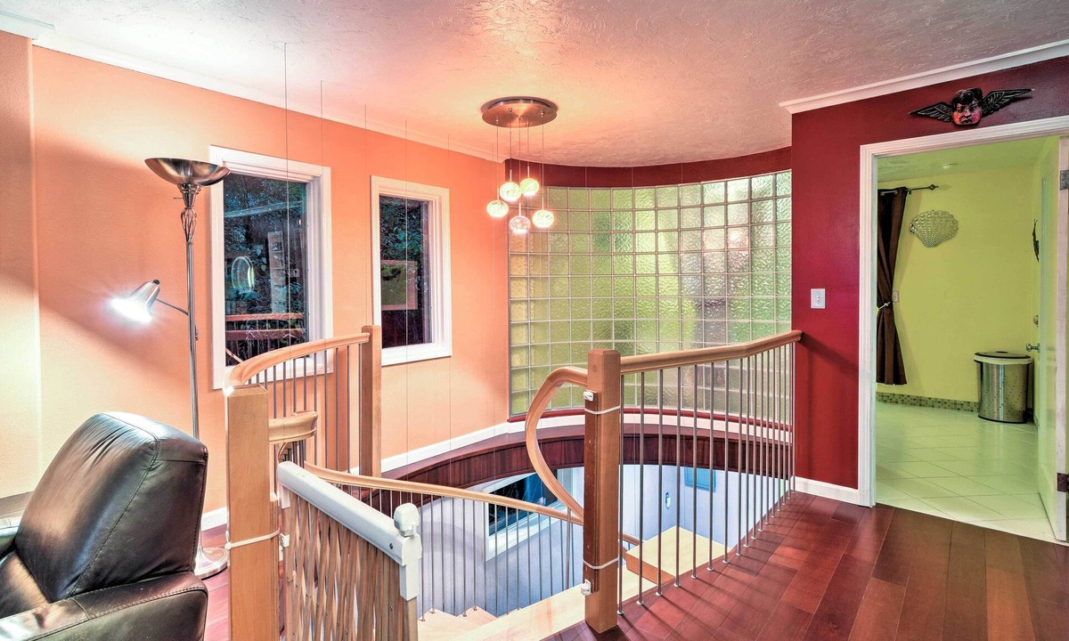 South Addition Cottage | Downtown Anchorage Home, 1 Block to Coastal Trail!