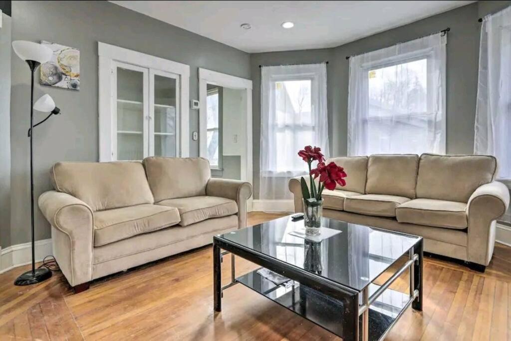 Center Apartment | downtown and secluded