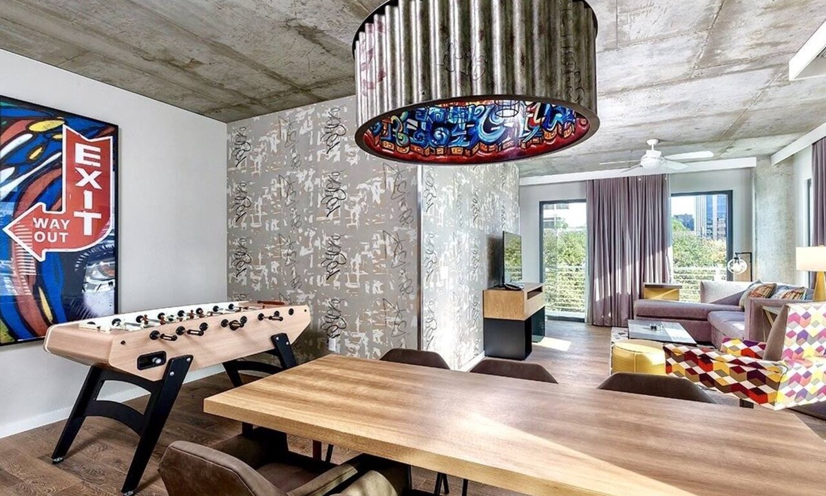 Civic District Condo | Downtown Austin - Large 2BR Pres. - Rooftop Pool - Walk To 6th St.
