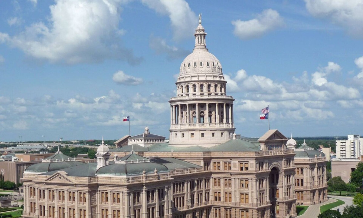 Capitol District Condo | Downtown Austin, Westgate Tower, Capitol View, Weekly Cleaning, 30 Day Rental