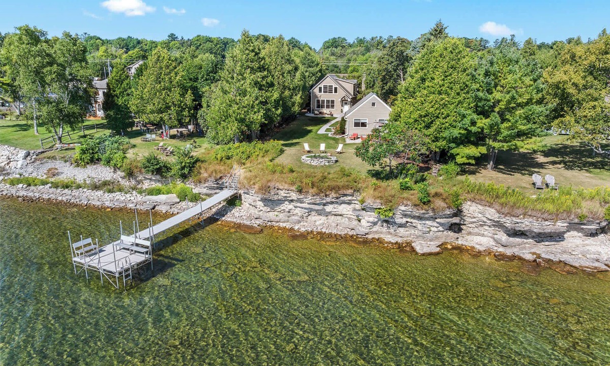 Baileys Harbor House | Downtown Baileys Harbor Waterfront: Limestone Edge