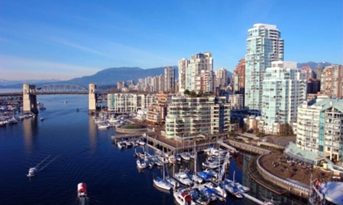 Downtown Vancouver House | Downtown Beach District, 2 Bedroom; Private Ent. Patio Free Parking; Pool, Gym+