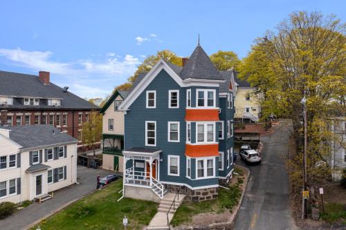 Beverly Apartment | Downtown Beverly Minutes to Salem+Train w/Parking