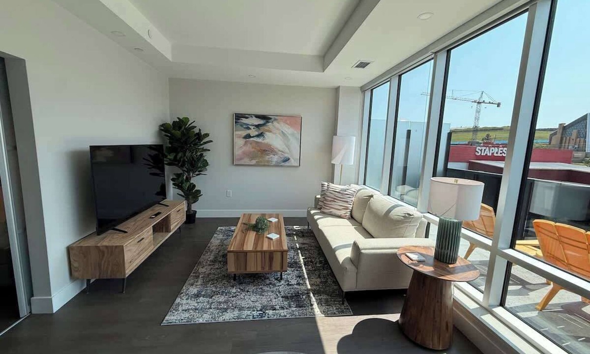 Downtown Halifax Apartment | Downtown, Bright & Vibrant 1 BR with huge patio