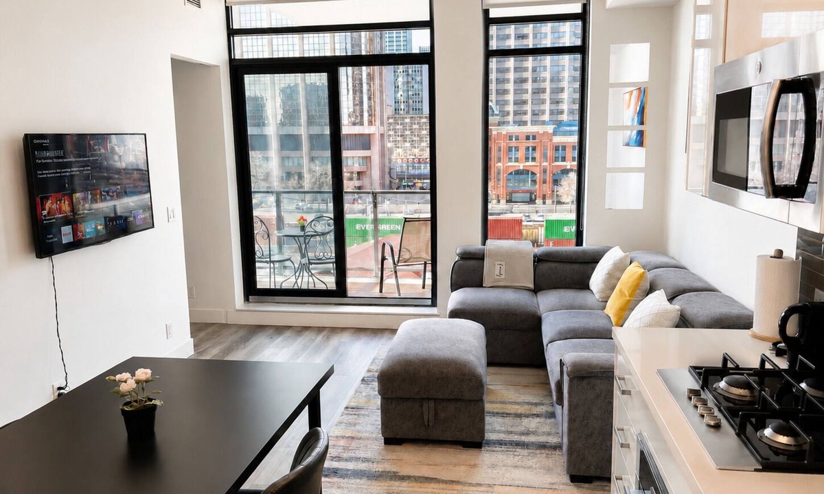 Beltline Condo | Downtown Calgary Haven - Steps to Stampede