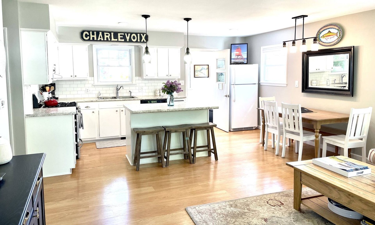 Charlevoix House | DOWNTOWN Charlevoix Home!July 26,Aug 13, 14 OPEN!-FANTASTIC location & ratings!