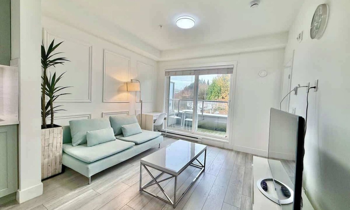 Surrey Apartment | Downtown Condo, Vancouver Skytrain, Free Parking