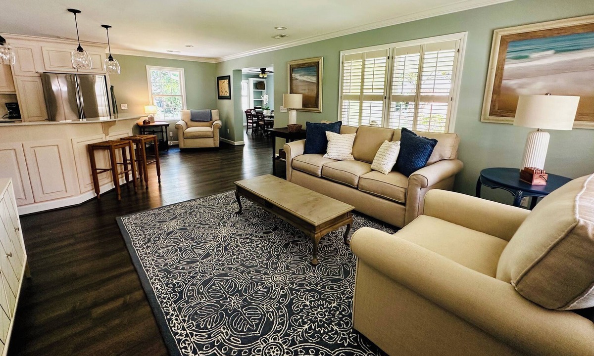Conway House | Downtown Conway 3 bedroom home in picturesque neighborhood